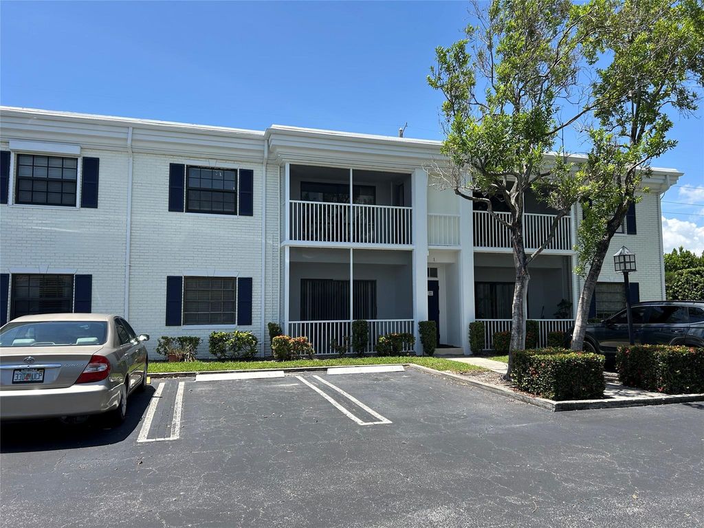 180 Cypress Club Dr 814, Pompano Beach, FL 33060