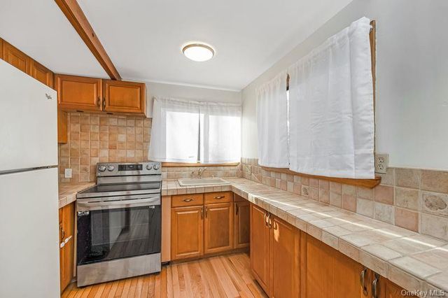 356 Oakleigh Avenue 17, Calverton, NY 11933