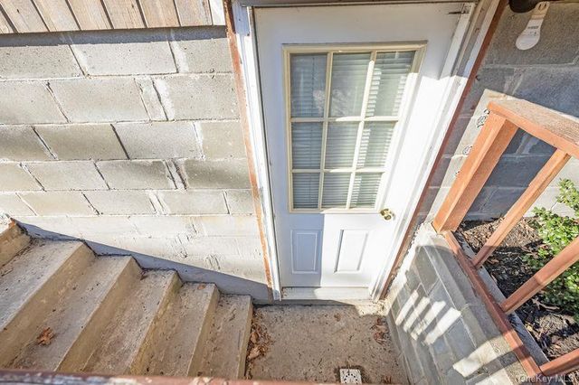 356 Oakleigh Avenue 17, Calverton, NY 11933