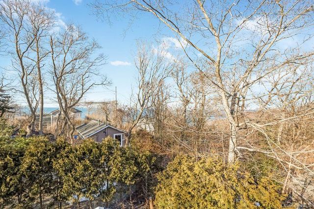 356 Oakleigh Avenue 17, Calverton, NY 11933