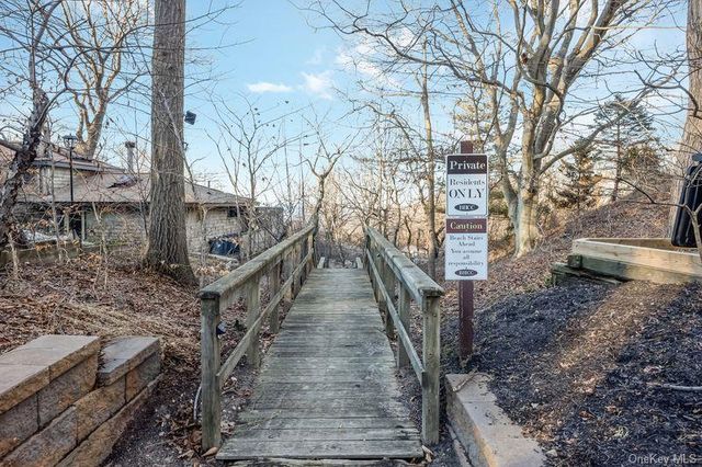 356 Oakleigh Avenue 17, Calverton, NY 11933