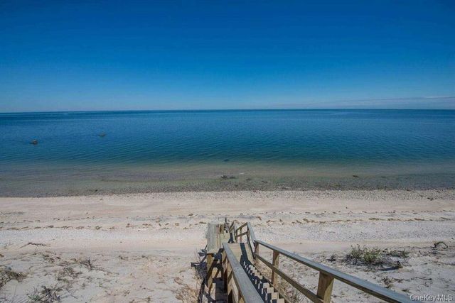 356 Oakleigh Avenue 17, Calverton, NY 11933