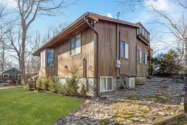 356 Oakleigh Avenue 17, Calverton, NY 11933