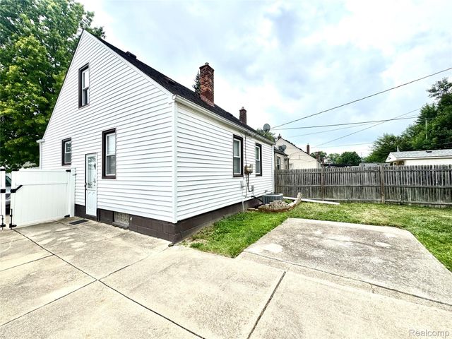 1930 Leblanc Avenue, Lincoln Park, MI 48146