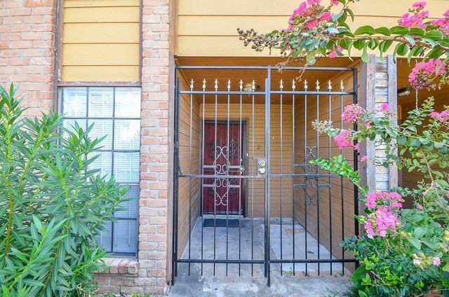 9090 S Braeswood Boulevard, Houston, TX 77074