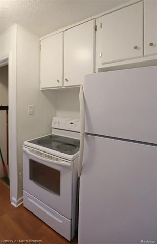 2074 N Center Road, Burton, MI 48509