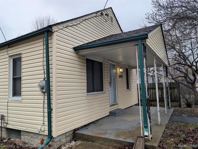 2074 N Center Road, Burton, MI 48509