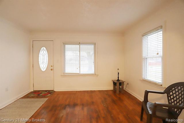 2074 N Center Road, Burton, MI 48509