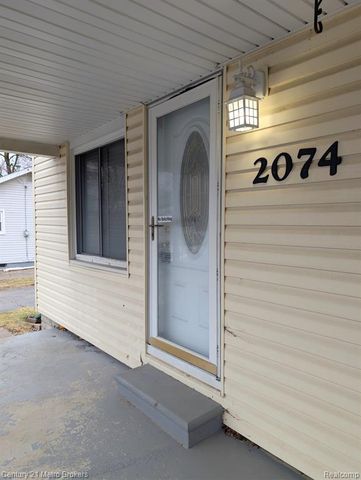 2074 N Center Road, Burton, MI 48509