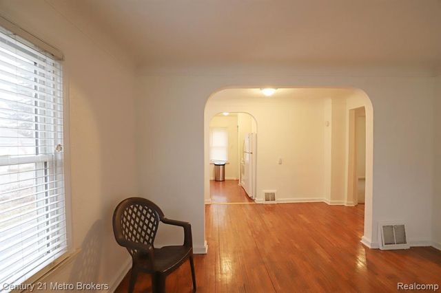 2074 N Center Road, Burton, MI 48509