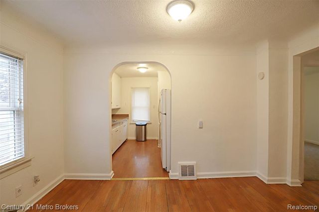 2074 N Center Road, Burton, MI 48509