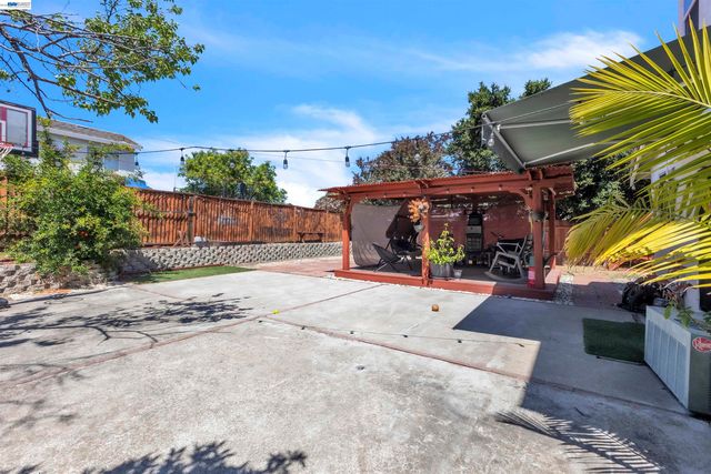 5059 Glenhollow Way, Antioch, CA 94531