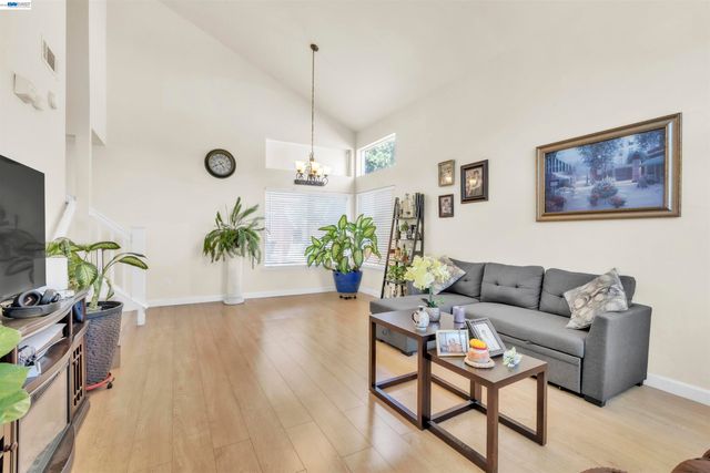 5059 Glenhollow Way, Antioch, CA 94531