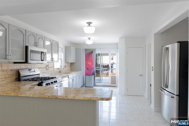 365 Rockledge Place, Teaneck, NJ 07666