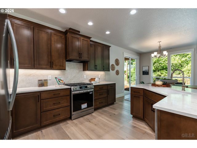 59255 LUCY Ln, St Helens, OR 97051