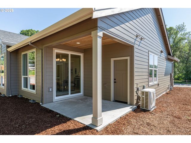 59255 LUCY Ln, St Helens, OR 97051