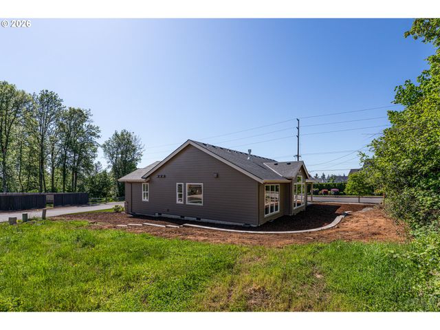 59255 LUCY Ln, St Helens, OR 97051