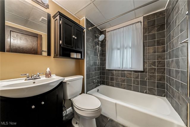 26381 Shoreview Avenue, Cleveland, OH 44132