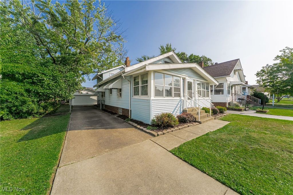 26381 Shoreview Avenue, Cleveland, OH 44132