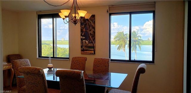 15 Bluebill AVE 406, Naples, FL 34108