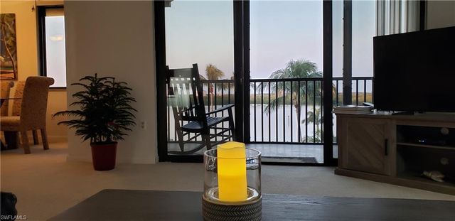 15 Bluebill AVE 406, Naples, FL 34108