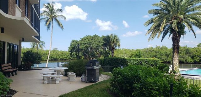 15 Bluebill AVE 406, Naples, FL 34108