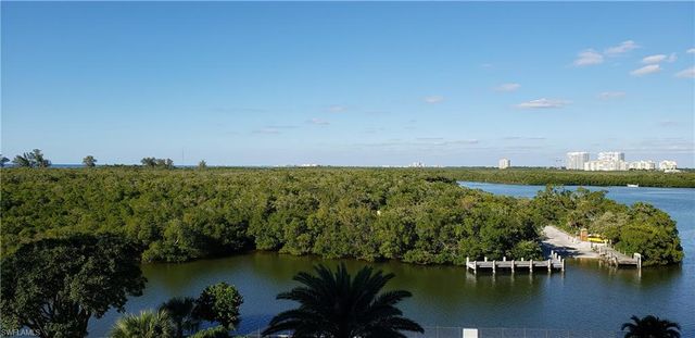 15 Bluebill AVE 406, Naples, FL 34108