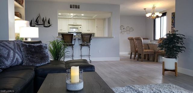 15 Bluebill AVE 406, Naples, FL 34108