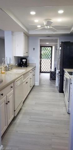 15 Bluebill AVE 406, Naples, FL 34108