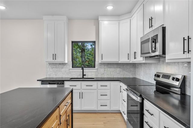 11 Crieff Circle, Bella Vista, AR 72715