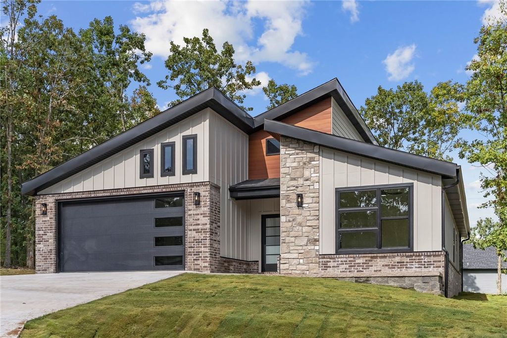 11 Crieff Circle, Bella Vista, AR 72715