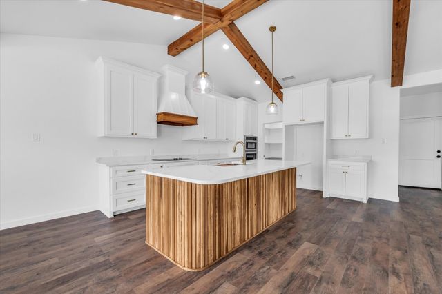 960 Gallant Fox Road, Hewitt, TX 76643