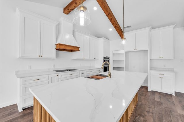 960 Gallant Fox Road, Hewitt, TX 76643