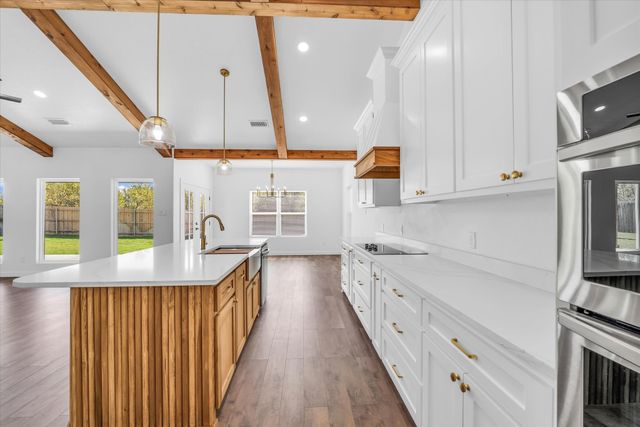 960 Gallant Fox Road, Hewitt, TX 76643