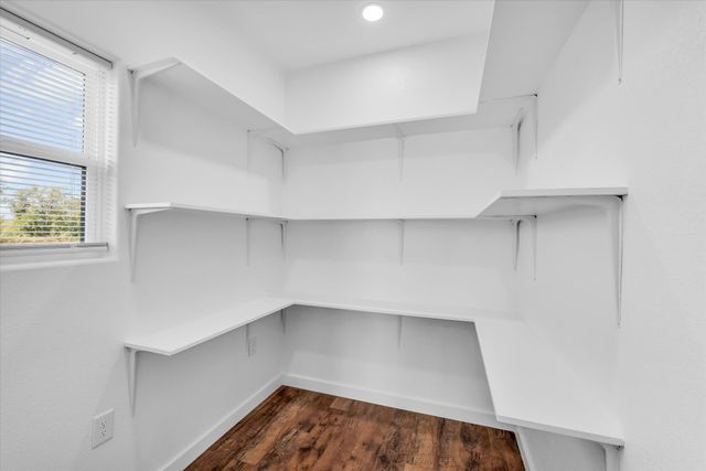 960 Gallant Fox Road, Hewitt, TX 76643