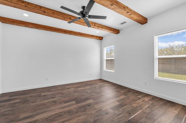 960 Gallant Fox Road, Hewitt, TX 76643