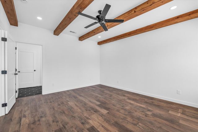 960 Gallant Fox Road, Hewitt, TX 76643