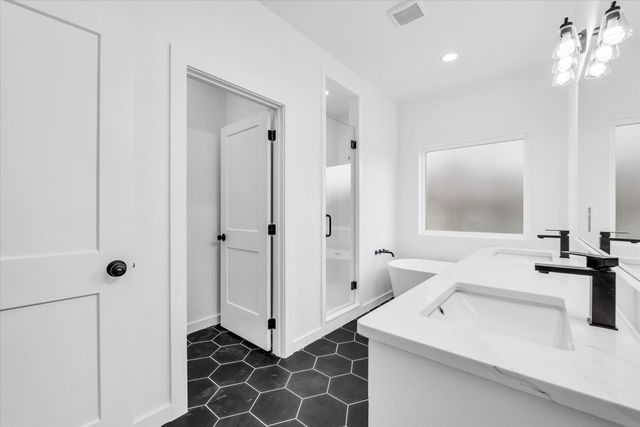 960 Gallant Fox Road, Hewitt, TX 76643