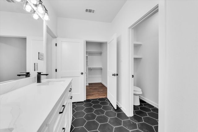 960 Gallant Fox Road, Hewitt, TX 76643