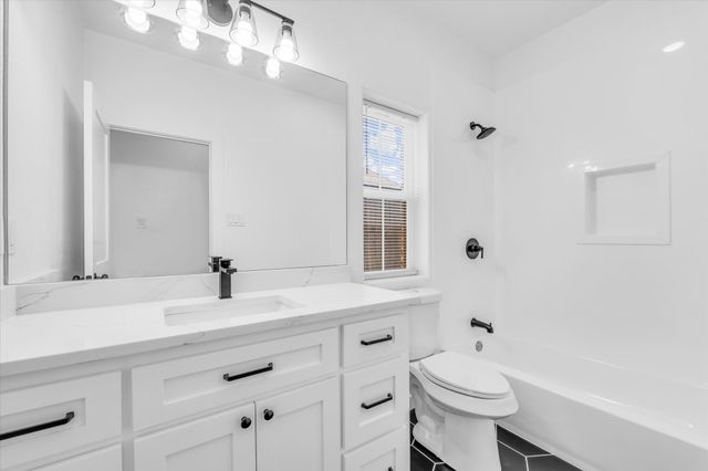 960 Gallant Fox Road, Hewitt, TX 76643