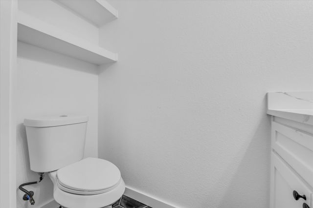 960 Gallant Fox Road, Hewitt, TX 76643