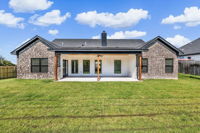 960 Gallant Fox Road, Hewitt, TX 76643