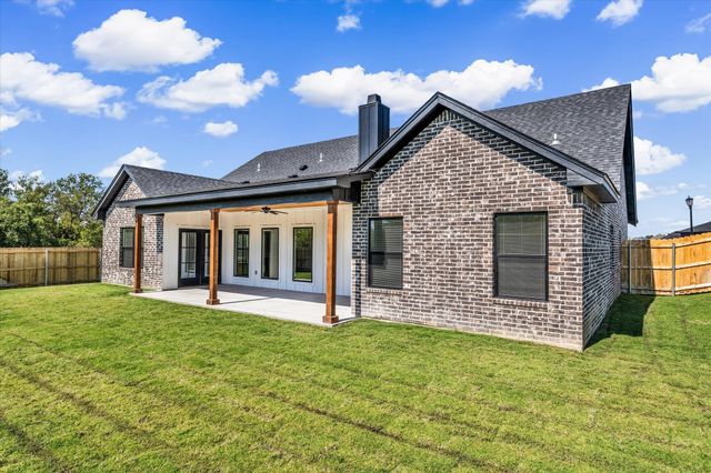 960 Gallant Fox Road, Hewitt, TX 76643