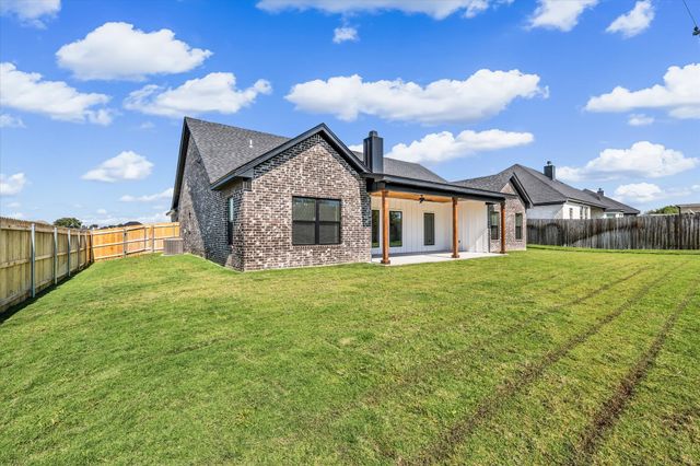 960 Gallant Fox Road, Hewitt, TX 76643