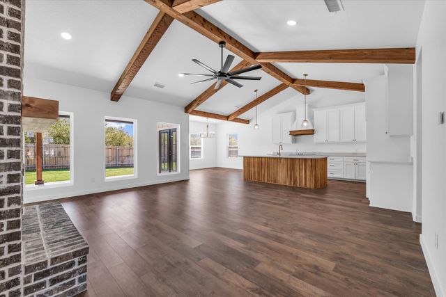 960 Gallant Fox Road, Hewitt, TX 76643