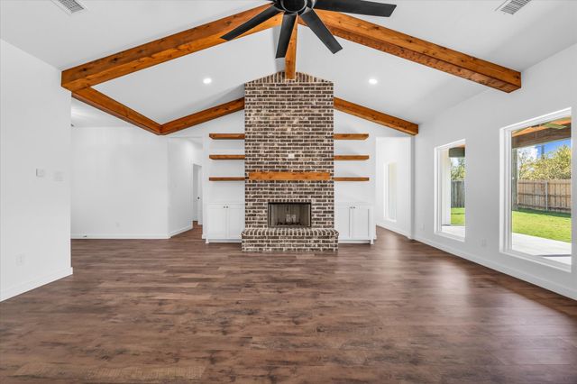 960 Gallant Fox Road, Hewitt, TX 76643