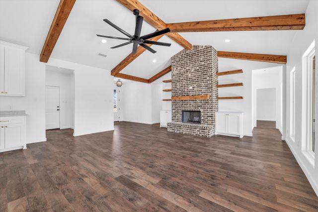 960 Gallant Fox Road, Hewitt, TX 76643