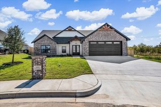 960 Gallant Fox Road, Hewitt, TX 76643