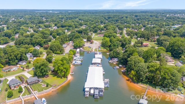 567 Canvasback Road, Mooresville, NC 28117