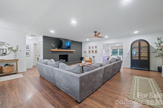 567 Canvasback Road, Mooresville, NC 28117